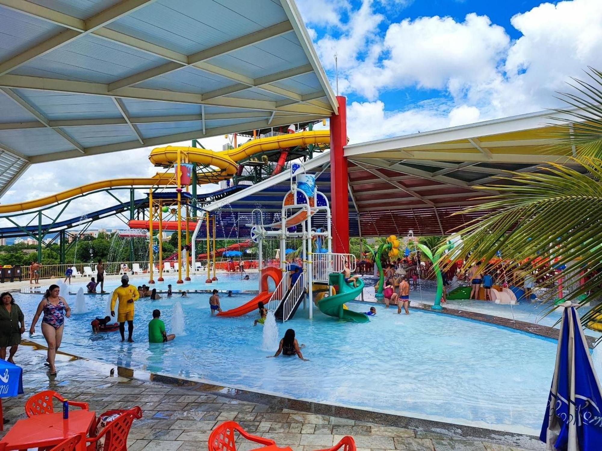 Piazza Diroma Com Acesso Ao Acqua Park Em קאלדס נובאס מראה חיצוני תמונה
